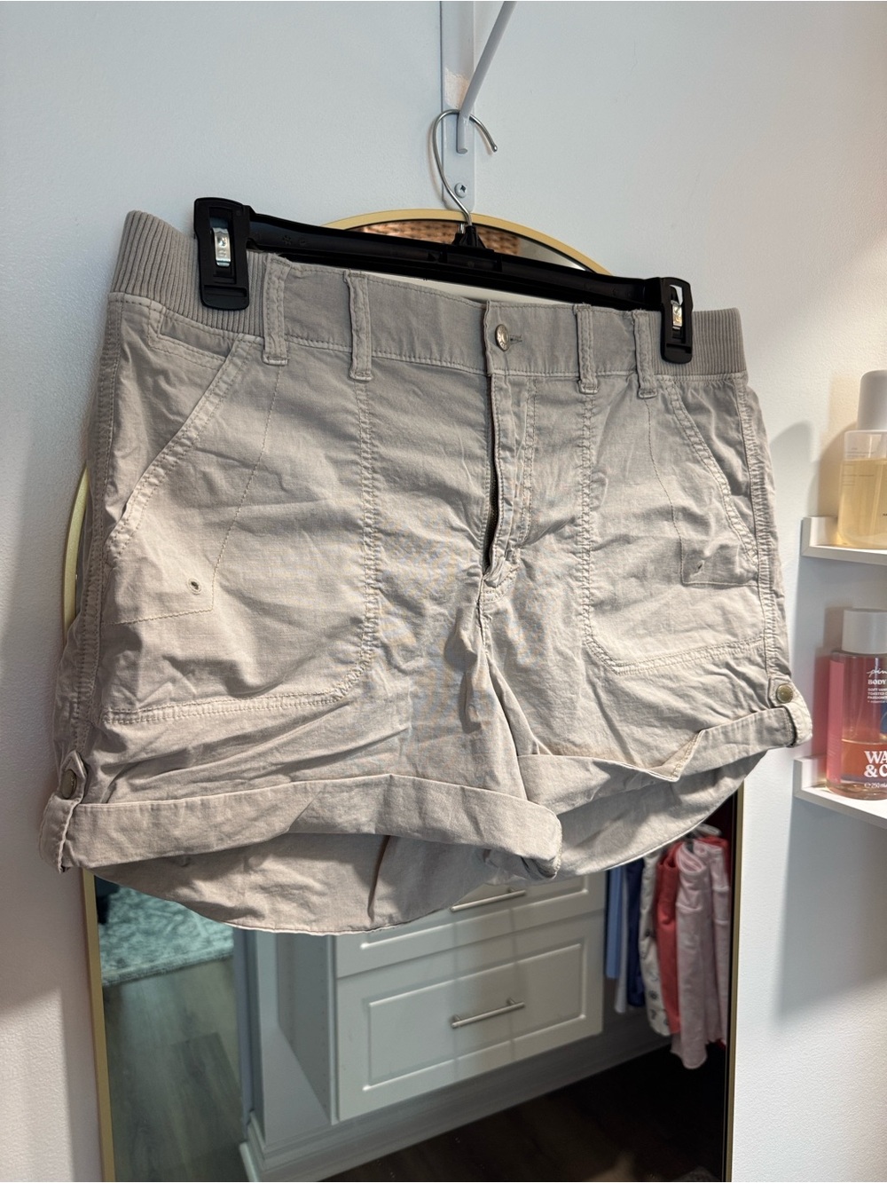 American Eagle Beige Stretch Cargo Shorts Size 14